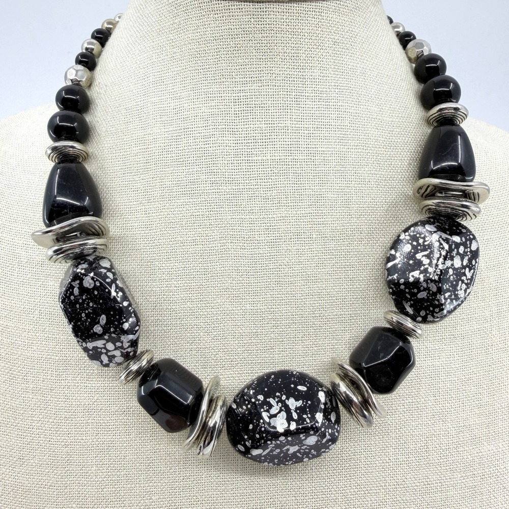 Chic Black Silver Tone Speckled Chunky Beaded Statement Necklace
